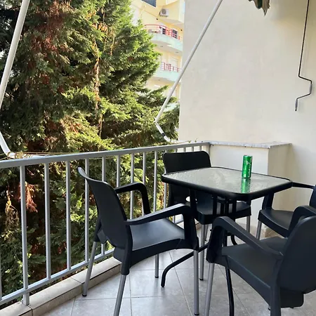 Cozy With Balcony شقة غوليم