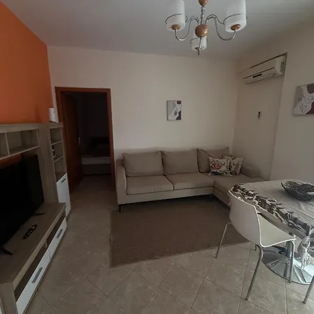 Apartment Cozy With Balcony